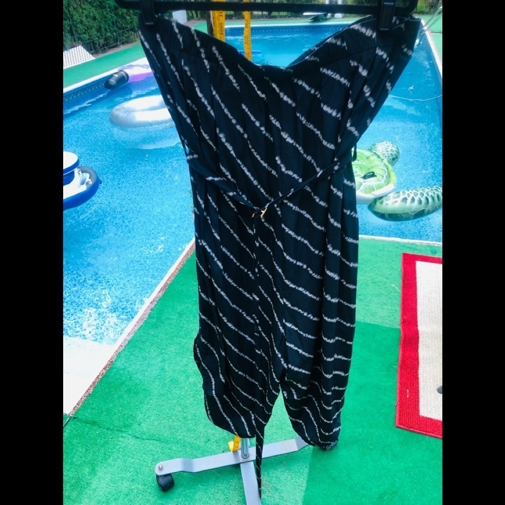 BCBG MAXAZRIA large black & white silky romper sleeveless belted asymmetric hem
